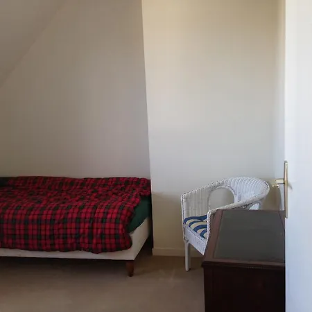 Apartment Centre *