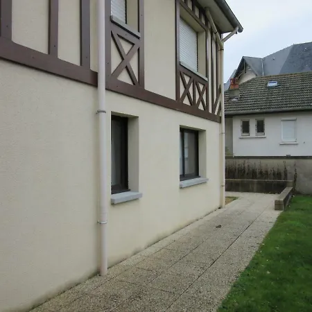 Apartment Centre